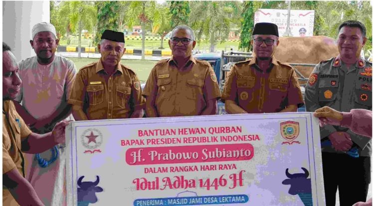 Pemda Bursel menyerahkan sebanyak 57 hewan Menyambut hari Adha 1446 H