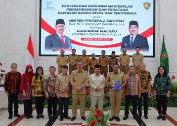 Kunker Ke Maluku Menteri PPN/Bappenas Serahkan Dokumen Masterplan Pengembangan dan Penataan Kawasan Banda Neira dan Sekitarnya Untuk Tahun 2025 – 2045
