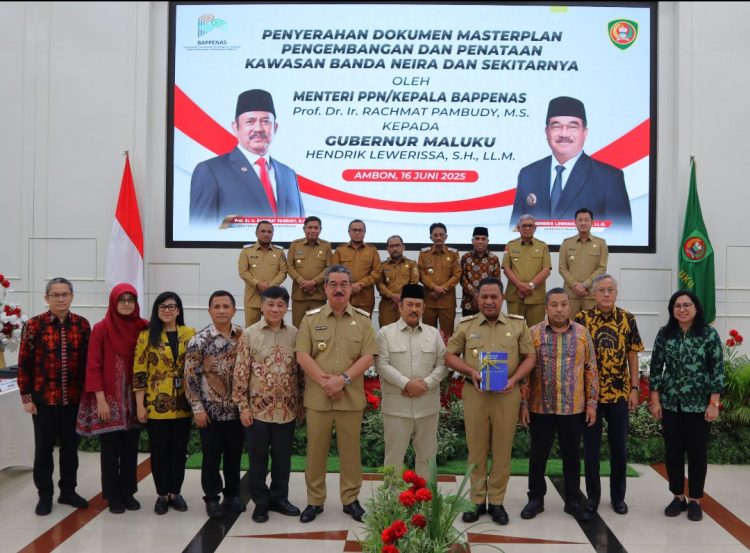 Kunker Ke Maluku Menteri PPN/Bappenas Serahkan Dokumen Masterplan Pengembangan dan Penataan Kawasan Banda Neira dan Sekitarnya Untuk Tahun 2025 – 2045