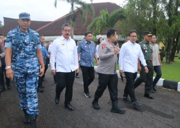 MENKES RI DISAMBUT GUBERNUR DI BANDARA PATTIMURA AMBON