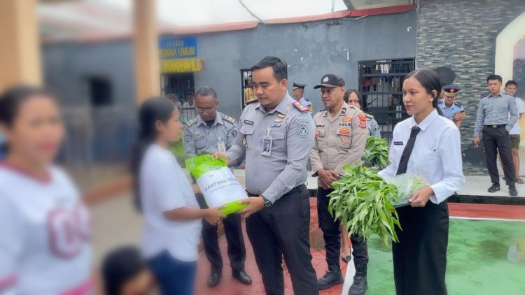 Tebar Kepedulian, Rutan Ambon Undang Keluarga WBP untuk Terima Bantuan Sosial