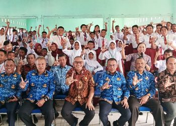 Wakil Bupati Buru Selatan Jadi Narasumber Inspiratif di SMP Negeri 1 Namrole Tanam Semangat, Petik Harapan di Ladang Pendidikan