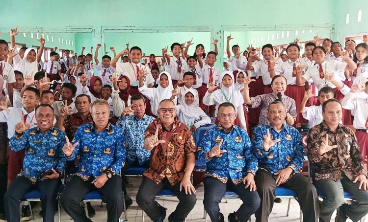 Wakil Bupati Buru Selatan Jadi Narasumber Inspiratif di SMP Negeri 1 Namrole Tanam Semangat, Petik Harapan di Ladang Pendidikan