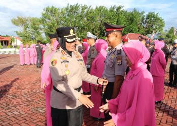 Kapolres Buru Pimpin Upacara Kenaikan Pangkat 46 Personel Polres Buru Periode 1 Juli 2025