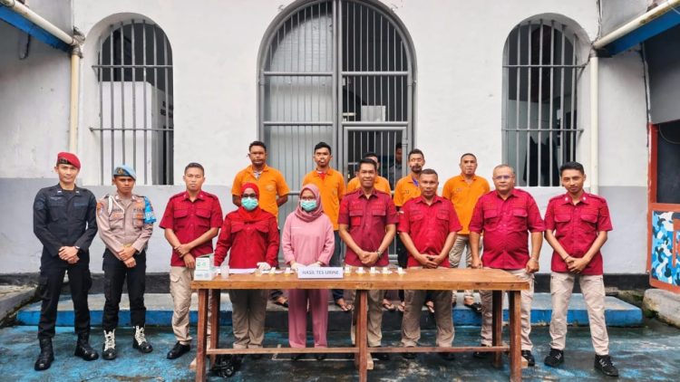 Komitmen Zero Narkoba, Lapas Bandanaira Tes Urine Petugas dan Warga Binaan ‎