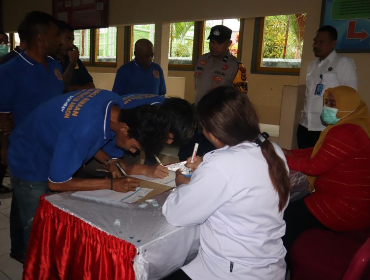 Komitmen Bersih Narkoba, Lapas Ambon Gandeng BNN, Dinkes, dan Polsek Baguala Gelar Tes Urine Massal