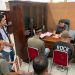 Polres Buru Serahkan Tiga Tersangka dan Barang Bukti Kasus Pembakaran Kantor KPU ke Kejaksaan