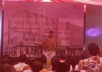 Tangis Bupati Ikram Saat Peletakan  Batu Pertama RSUD Lala dan Harapan Baru Bagi Buru