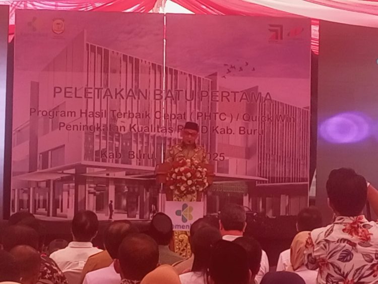 Tangis Bupati Ikram Saat Peletakan  Batu Pertama RSUD Lala dan Harapan Baru Bagi Buru