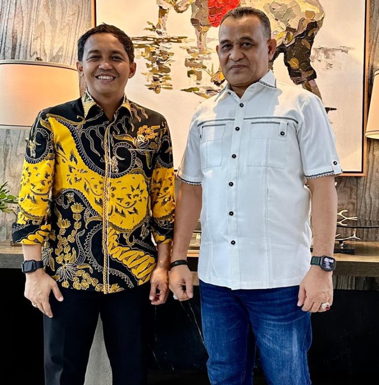 Bupati Buru Ikram Umasugi Audens Bersama Menteri Kehutanan, Bahas Lahan Minyak Kayu Putih dan Evaluasi HPH Bermasalah