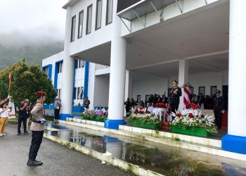 Kapolres Andi P. Lorena Pimpin Upacara Hari Bhayangkara ke-79 di Bursel, Ini Pesannya