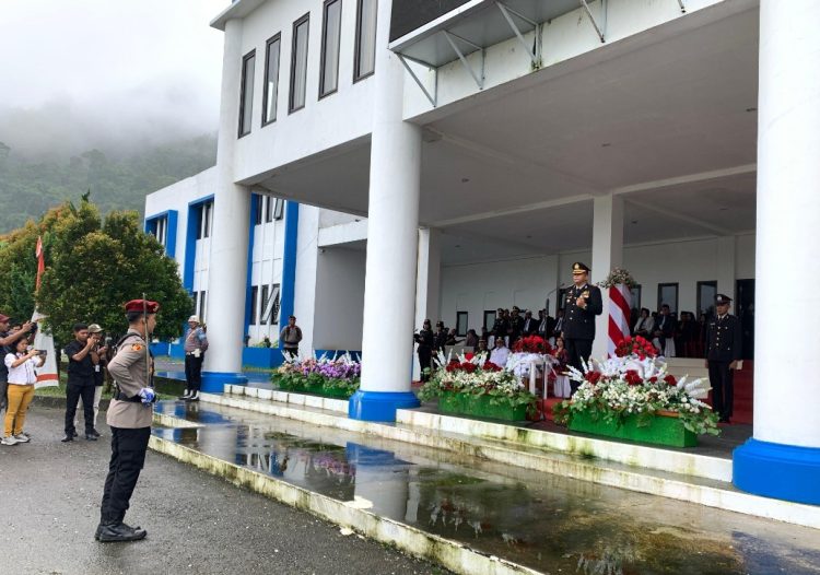 Kapolres Andi P. Lorena Pimpin Upacara Hari Bhayangkara ke-79 di Bursel, Ini Pesannya