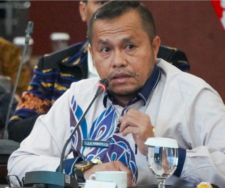 Bupati La Hamidi Soroti Kinerja Kepala Desa Tentang Pentingnya Keakuratan Data Dalam Penyaluran Bantuan Sosial