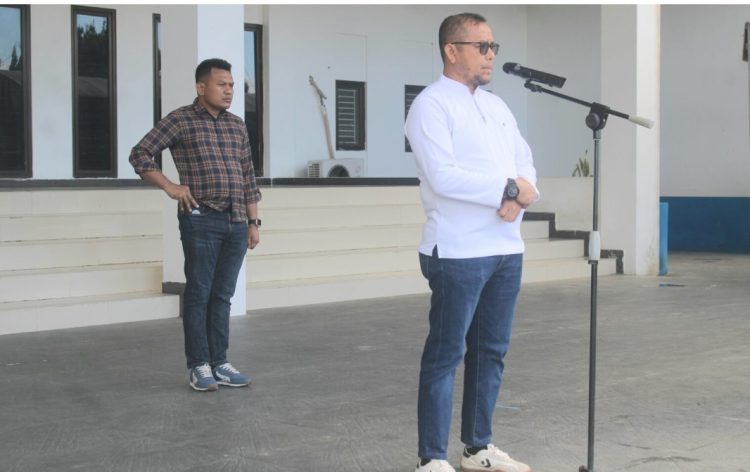 Bupati La Hamidi Tekankan Pimpinan OPD Dan Bendahara Bayar Gaji Tepat Waktu Khusus Untuk Honorer Dan PPPK