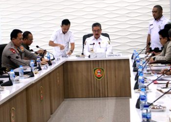 Gubernur Pimpin Rapat Bahas Gunung Botak, Selang : Kawasan Gunung Botak Akan Ditertibkan