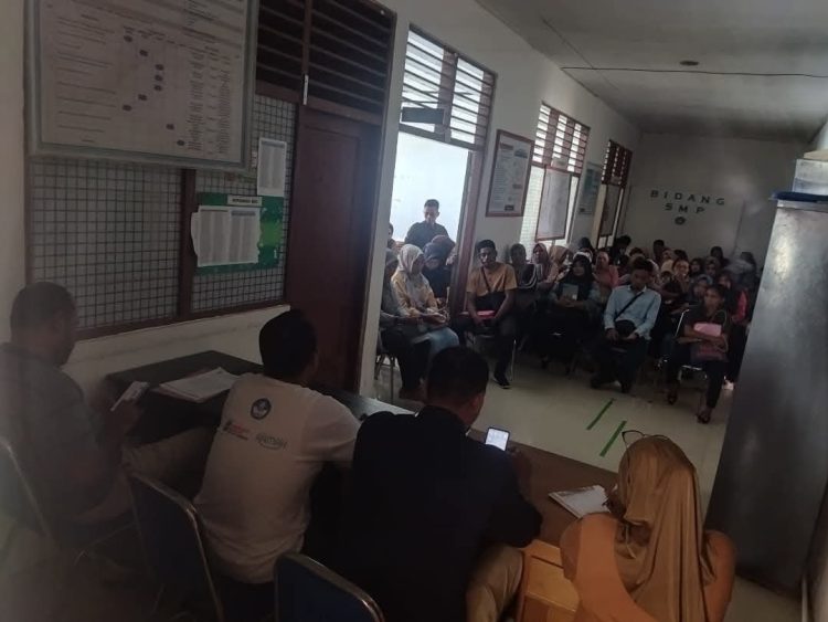 Dinas Pendidikan Bursel Gelar Pertemuan Dengan PPPK Guru di Kecamatan Namrole