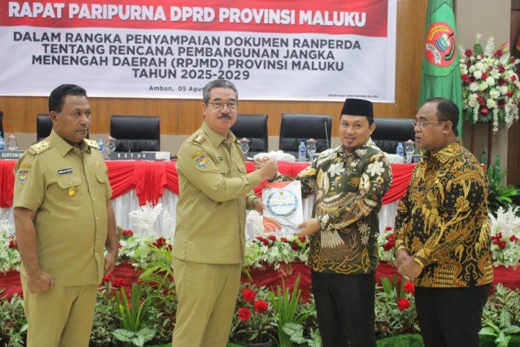 Gubernur Serahkan Ranperda RPJMD Provinsi Maluku Tahun 2025 -2029 ke DPRD