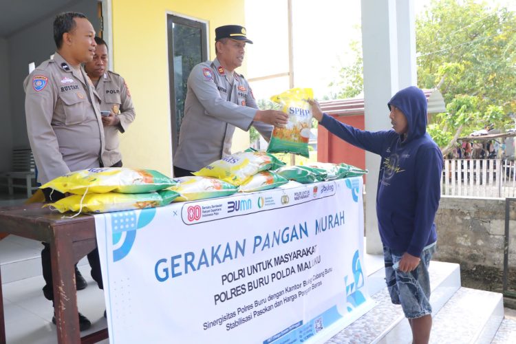 Polres Buru Gelar Pangan Murah di Desa Lala