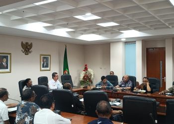 Gubernur dan Pemkab SBB Rapat Bahan PT. SIM