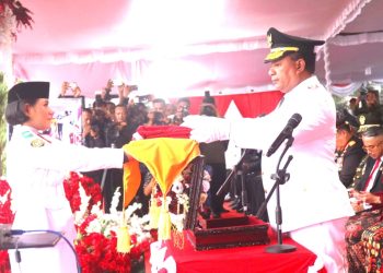 Wagub Maluku Pimpin Penurunan Bendera Sang Merah Putih Di Ambon