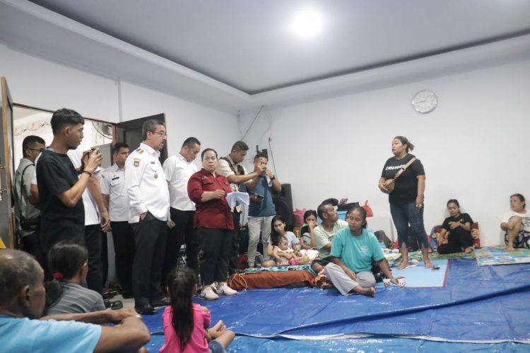 Gubernur Bersama Wagub Tinjau Korban Kebakaran Lewerissa: Bantuan Akan Segera di Salurkan