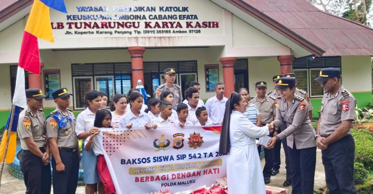 Siswa Calon Perwira Polri Lakukan Bakti Sosial di SLB Tuna Rungu Karya Kasih Ambon