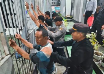 Gelar Razia Malam, Warga Binaan Lapas Wahai Bersih dari Narkoba