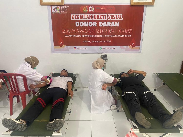 Harlah Kejaksaan Ke-80, Petugas Lapas Namlea Ikut Baksos Donor Darah