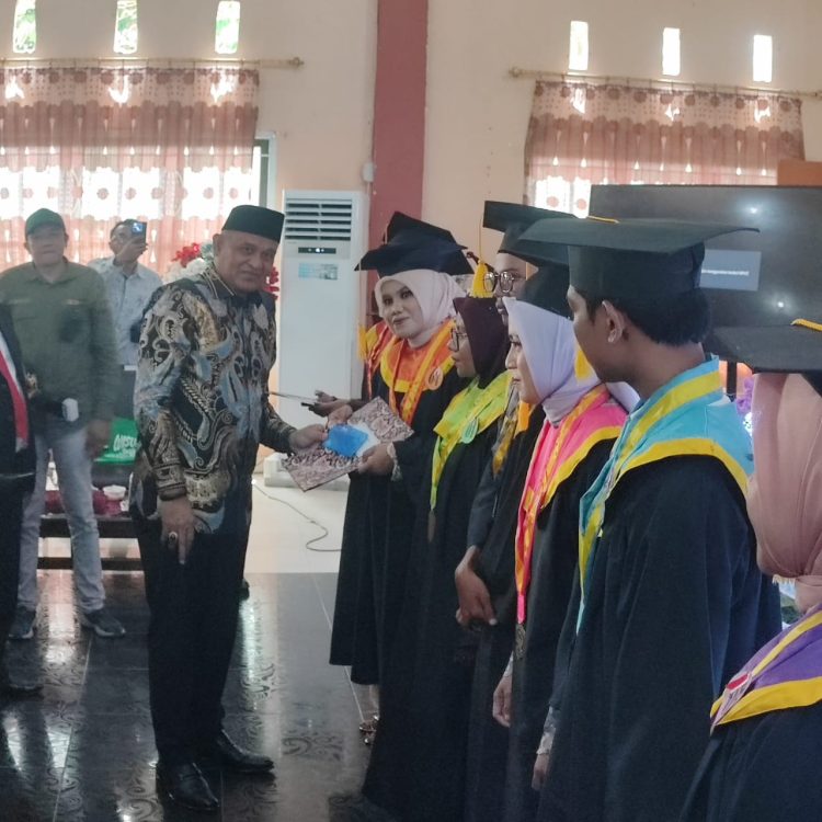 Bupati Ikram Umasugi Harapkan Uniqbu Terus Lahirkan Generasi Unggul