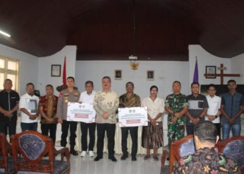Gubernur Maluku Serahkan Bantuan Rp2 Miliar untuk Recovery Bencana Sosial di Hunuth dan Masihulan