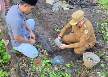 Bupati La Hamidi dan Ketua Yayasan Ulil Amri Letakan Batu Pertama Pembangunan 4 RKB Madrasah Aliyah (MA) di Namrole
