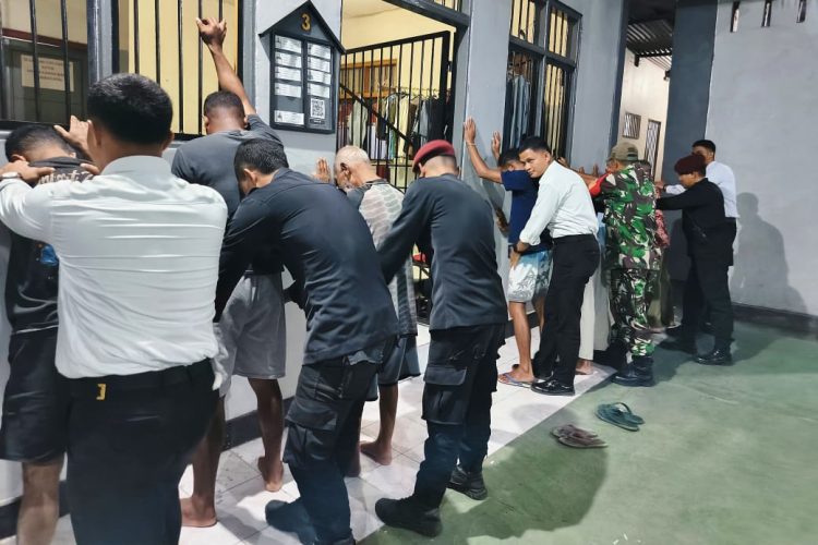 Sinergi Lapas Wahai & Koramil 1502-05, Gelar Razia dan Patroli Sambang