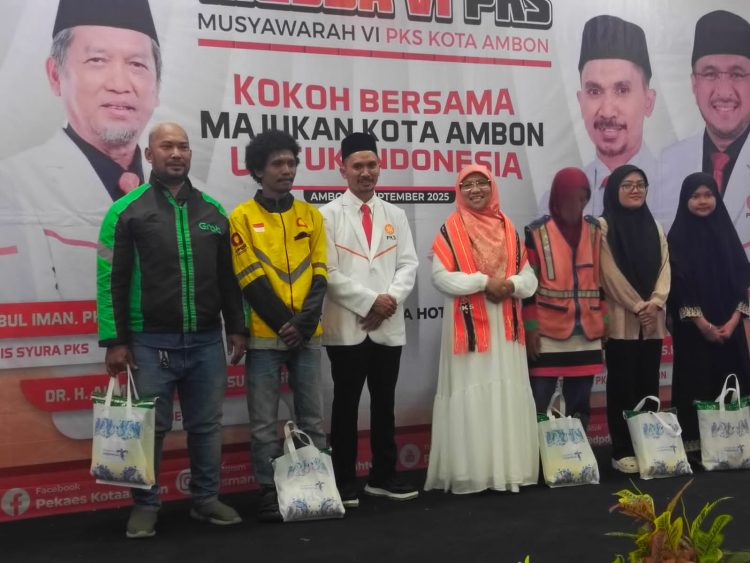 Aksi Nyata DPD PKS Kota Ambon Berikan Santunan