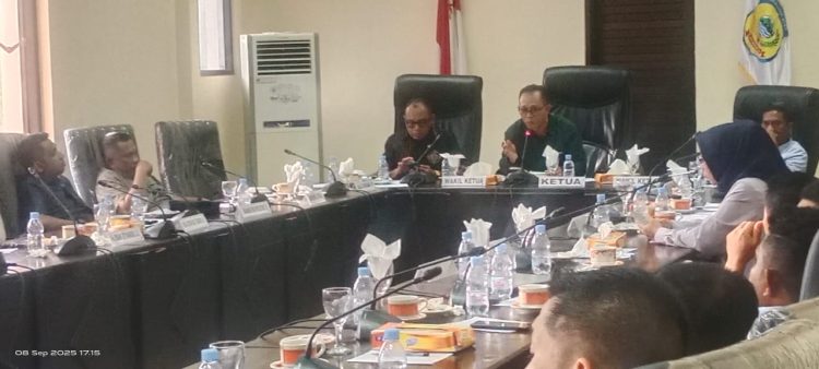 Pihak PT Telkom Dicecar Berbagai Pertanyaan oleh DPRD Buru, terkait Hilangnya Jaringan Telkomsel di Pulau Buru