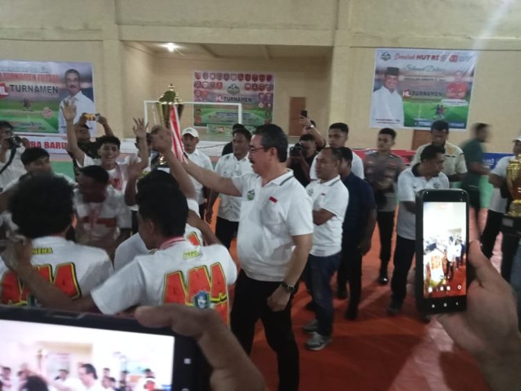 Gubernur Maluku  Tutup Turnamen HL Futsal Cup 2025 di GOR Namlea