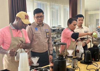 SIAP TAMPIL SEBAGAI BARISTA PROFESIONAL, BPVP LATIH KLIEN BAPAS AMBON KUASAI TEKNIK V60