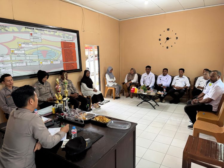 Kapolsek Namlea Ajak Para Kades  Proaktif Menghimbau Warganya  Tak Lagi Jualan dan Mengkonsumsi Miras
