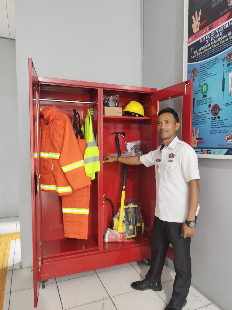 Upgrade Fasilitas Keselamatan, Lapas Namlea Terima Full Set APD Damkar dari Ditjenpas