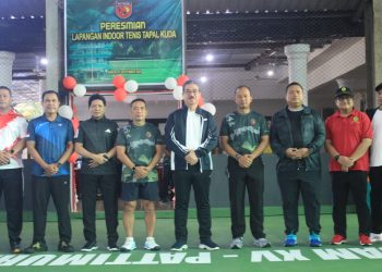 Gubernur Resmikan Lapangan Indoor Tenis Tapal Kuda