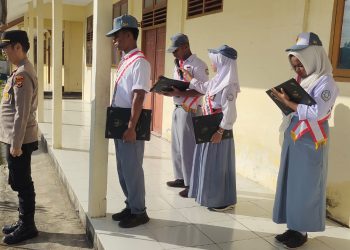 Kapolsek Namlea Masuk Sekolah Tabaos Kamtibmas