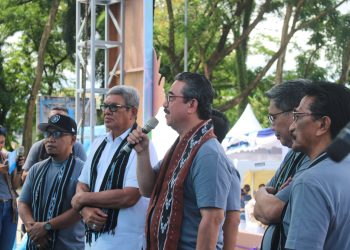 GUBERNUR RESMIKAN JAM NYALA LISTRIK DAN PROGRAM BANTUAN LISTRIK GRATIS