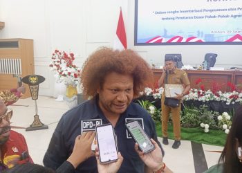 Senator Paulus Finsen Mayor Desak Pemprov Maluku Bentuk Dewan Adat Maluku