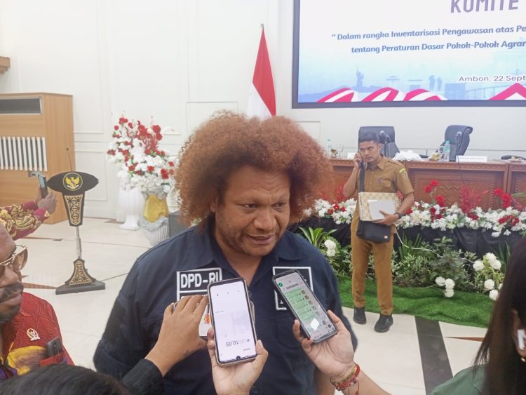 Senator Paulus Finsen Mayor Desak Pemprov Maluku Bentuk Dewan Adat Maluku