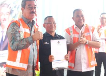 Maluku Ukir Sejarah Baru, Gubernur dan Sekjen Kehutanan Ekspor Perdana Kopal Damar – Pala ke India dan Cina