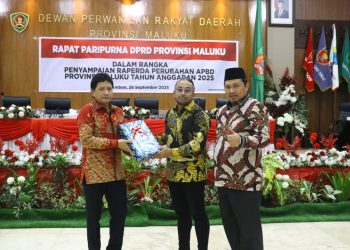 Sekretaris Daerah Provinsi Maluku, Sadali Ie Hadiri Penyampaian Nota Keuangan ABPD Perubahan 2025