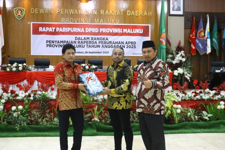Sekretaris Daerah Provinsi Maluku, Sadali Ie Hadiri Penyampaian Nota Keuangan ABPD Perubahan 2025
