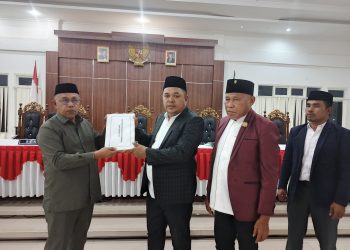 Bupati Bursel Sampaikan Nota Keuangan Perubahan APBD 2025 di Paripurna DPRD, Ini Penjelasannya