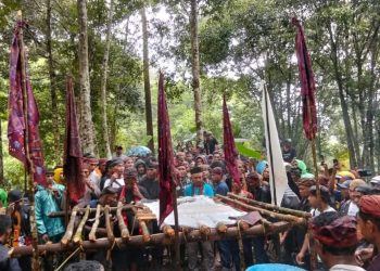 Tambang Emas di Buka di Bursel, Warga Gelar Ritual Adat