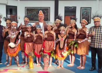 Gubernur Maluku Hendrik Lewerissa Tiba di Papua untuk Hadiri HUT ke-20 IKEMAL