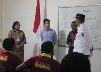 GUBERNUR MALUKU TURUT MENDAMPINGI WAKIL PRESIDEN RI TINJAU SEKOLAH GARUDA MALUKU DI WAIHERU
